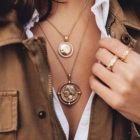 Jewelry - ⚜️[𝟯/$𝟭𝟴]⚜️2 Layered Gold Pendant Choker NEW